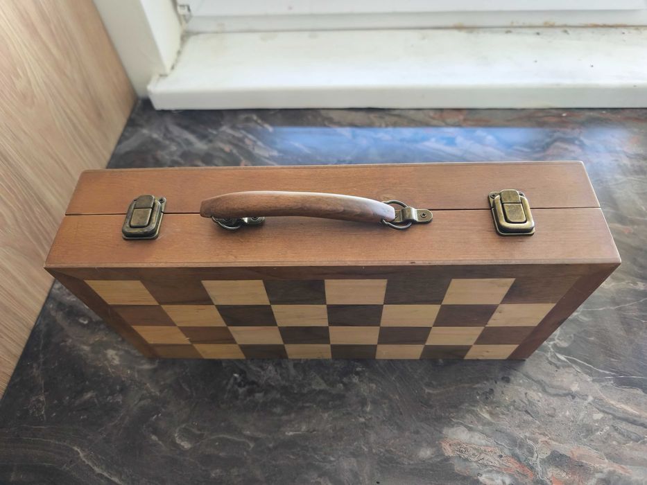 Продавам 3 в 1 шах, табла и барбут