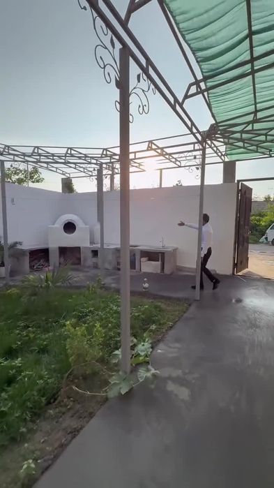 Uy sotilatiladi 5 xonalik yashashga tayyor remontlari boʻlgan