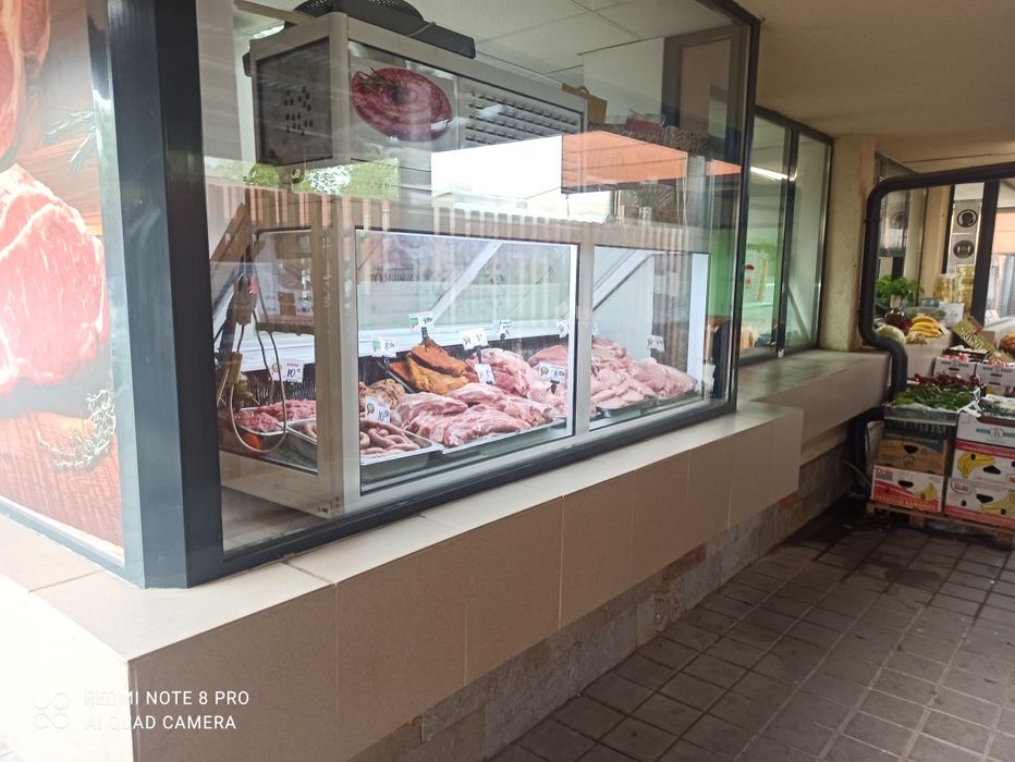 Хладилна витрина (настолна) и гастрономи от черен поликарбонат