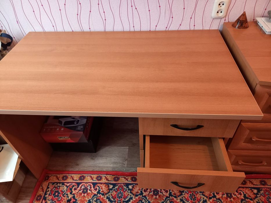 Комод для одежды + письменный стол