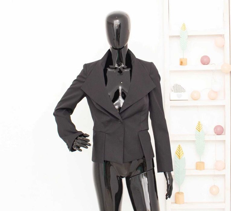 Reiss оригинално дамско сако черно от вълна пеплум S