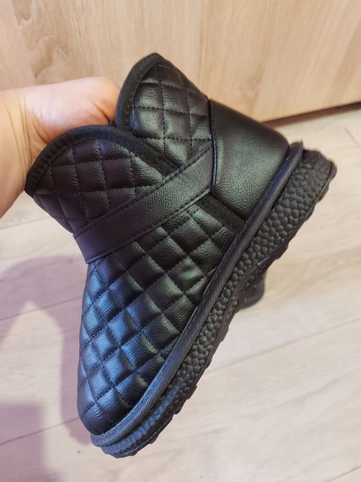 Продам угги новые