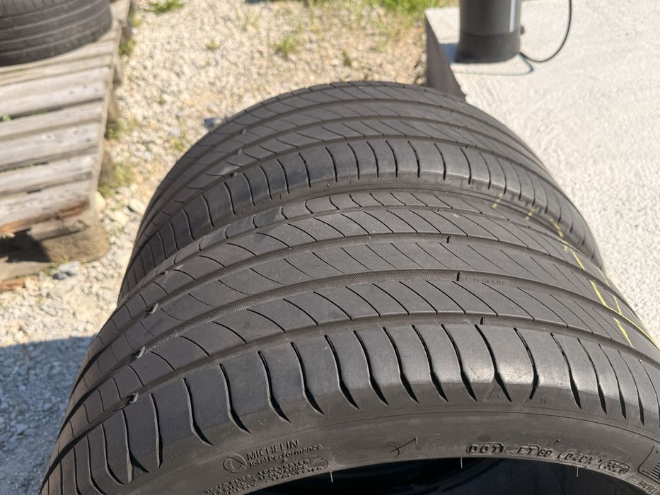 Летни гуми 235/40/18 ДОТ:20 MICHELIN