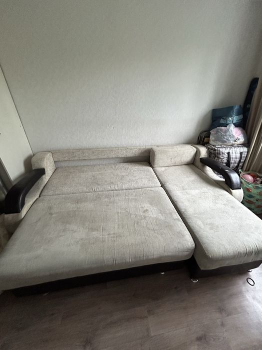 Диван угловой в хорошем состоянии