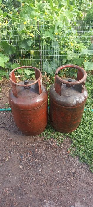 Маленький газ балон За 1штук 10.000 тенге Адрес Станция Чемолган