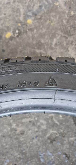2 anvelope iarna runflat noi Falken 245/40/21.Pretul este pe bucata.