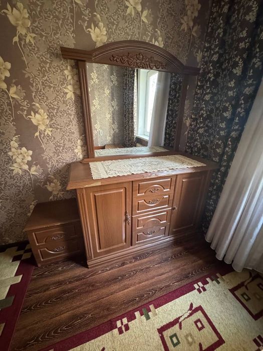 Shkaf, trimo va spalni kravat