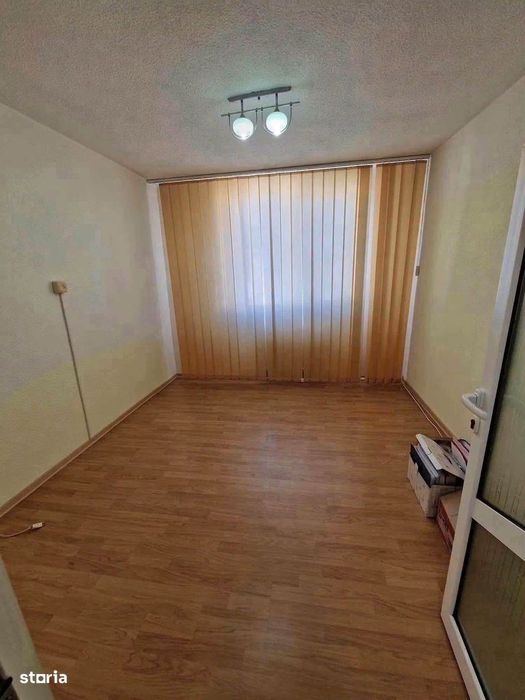 De vanzare apartament cu 3 camere,decomandat, 2 bai, Pret 59900 euro