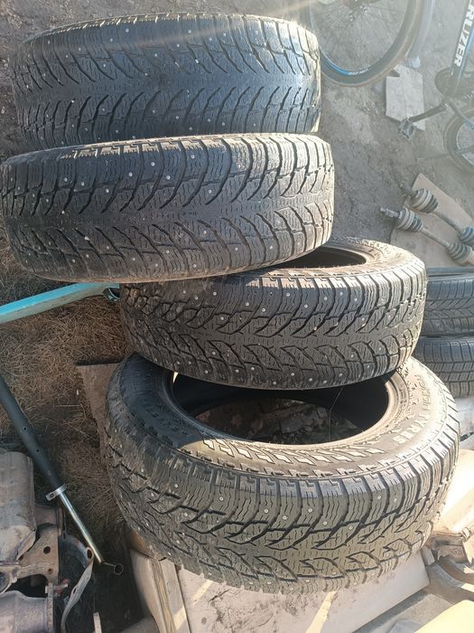 Продам комплект резины R20