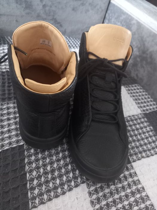 Продам ботинки ECCO