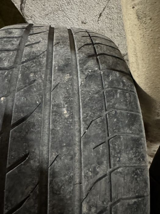 летни гуми Momo 235 45 18 ,,2 бр и 275.40.20