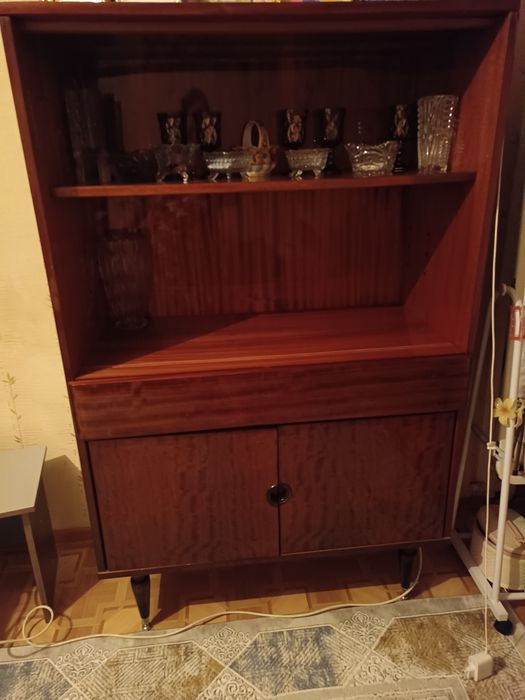 Продам шкаф и стол