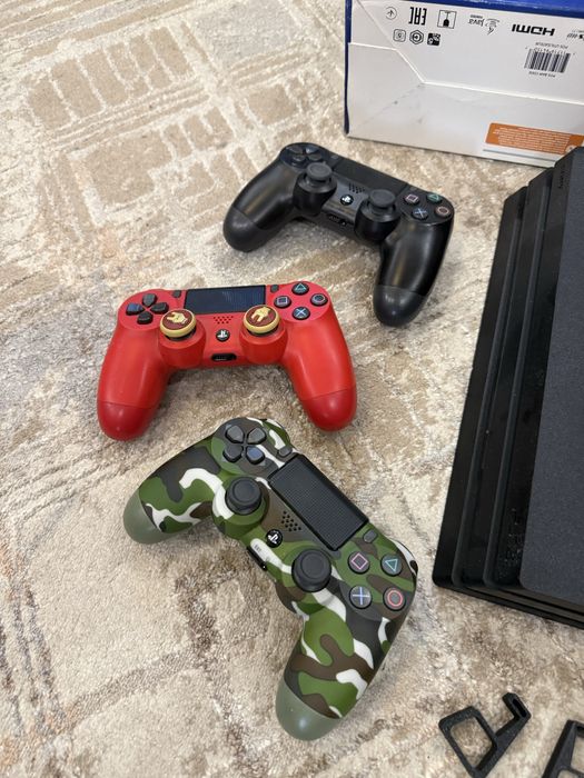 Продам PS4 pro в хорошем состоянии
