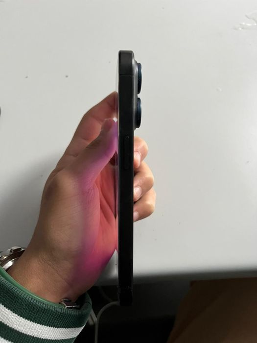 Продается айфон 15 про без царапин