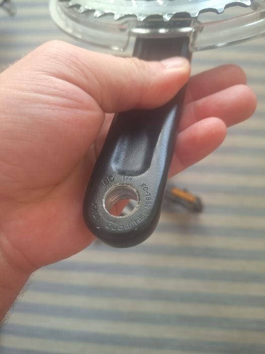 Angrenaj bicicletă Shimano cu filet defect