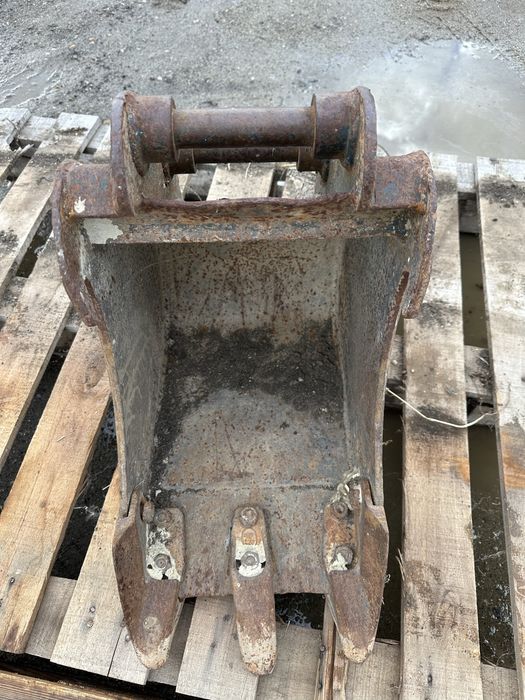 Senila miniexcavator si cupe!