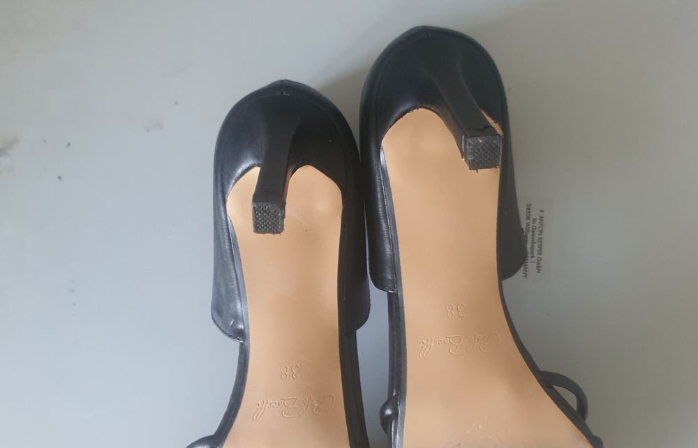 Дамски, черни, кожени обувки на ток