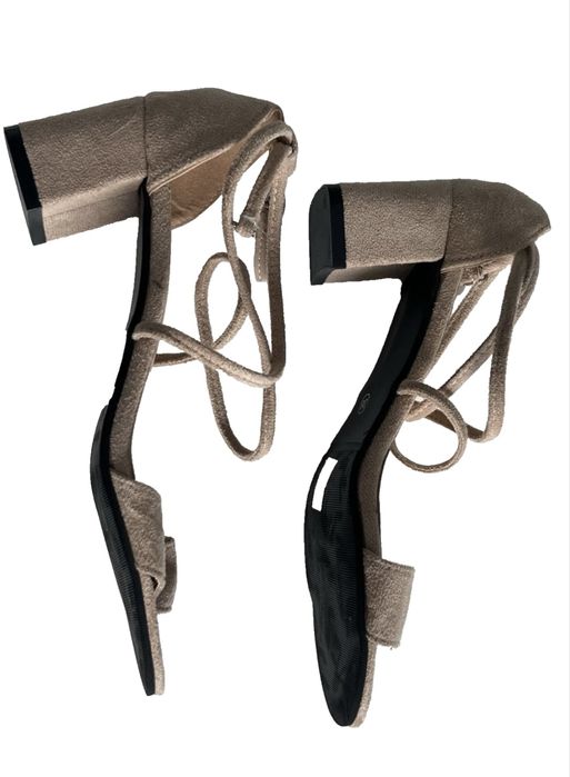 Велурени обувки номер 38