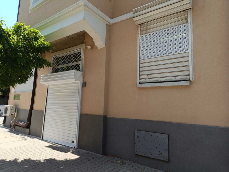 Гаражни ролетни врати, гаражни секционни врати, ремонт на врати.