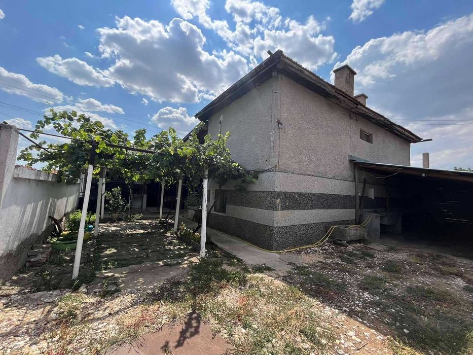 Самостоятелна къща с.Конуш