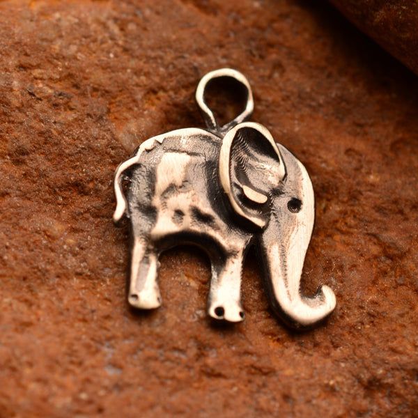 Сребърен медальон 925 „Малкият слон“ – талисман на късмета и закрилата