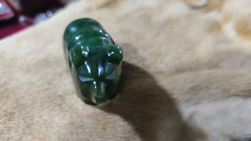 Статуэтка МЕДВЕДЬ из нефрита