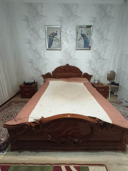 Продам кровать тумбу и комод с зеркалом