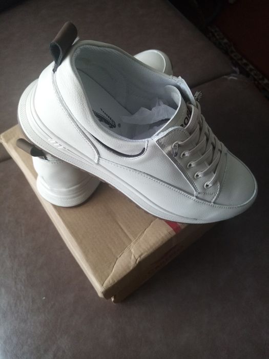 Кожа кроссовки женские