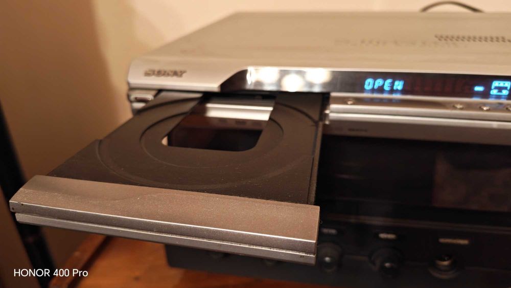 DVD/CD Player Sony HCD-DZ810W