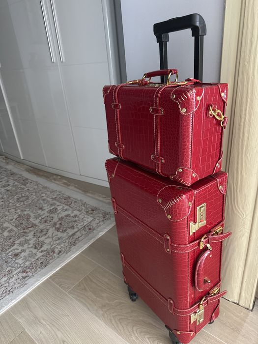 Продам чемодан необычный