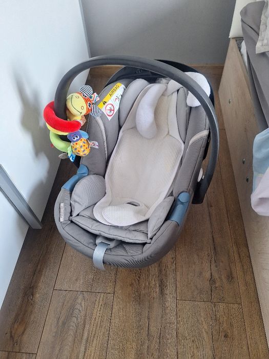 продавам кош за кола Cybex Aton B2 i-size + base One + адаптери