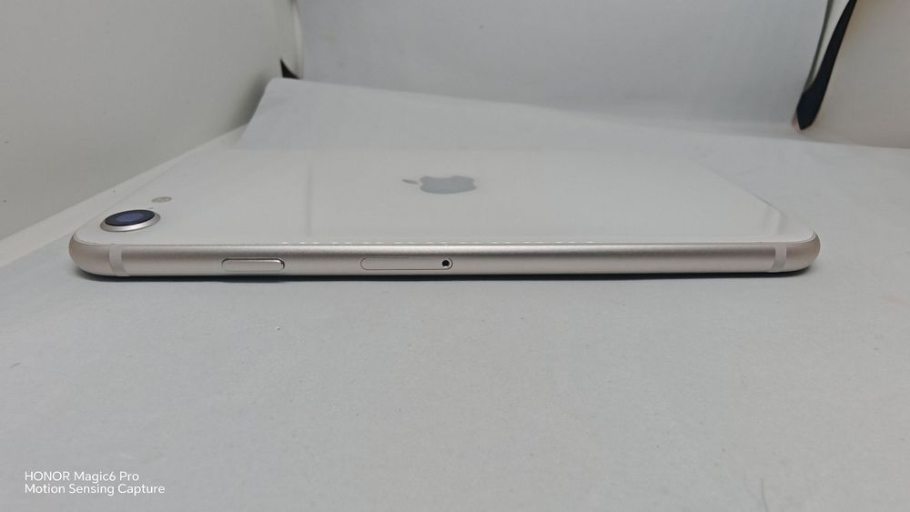 iPhone SE (2022) – 128GB