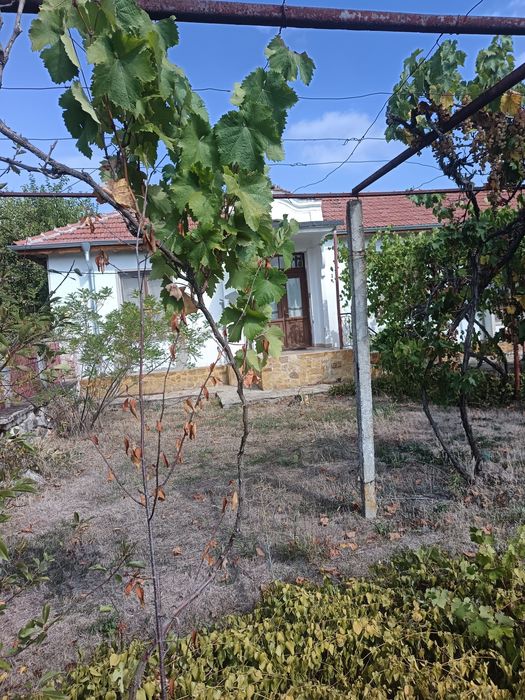 Продавам къща в село Гранит