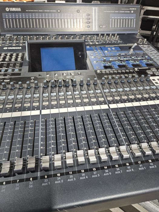 Yamaha 02R96 mixer console