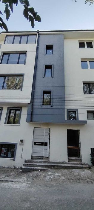 Продава се тристаен тухлен апартамент в кв. Каменни, гр.Хасково