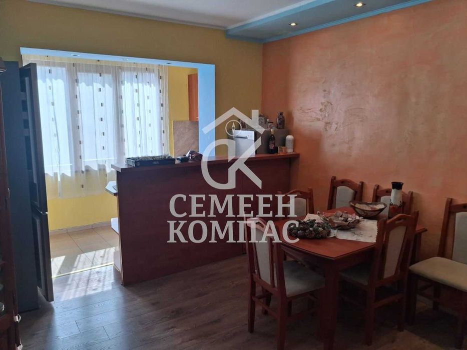 Тристаен апартамент в квартал Кършияка