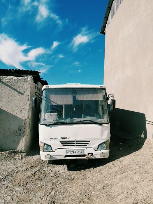 avtobus sotiladi yili 2011