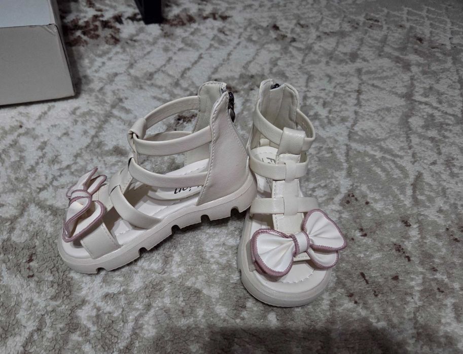 Детские босоножки для девочки