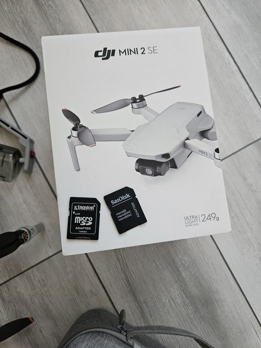 Drona DJI mini 2 SE + husa și accesorii