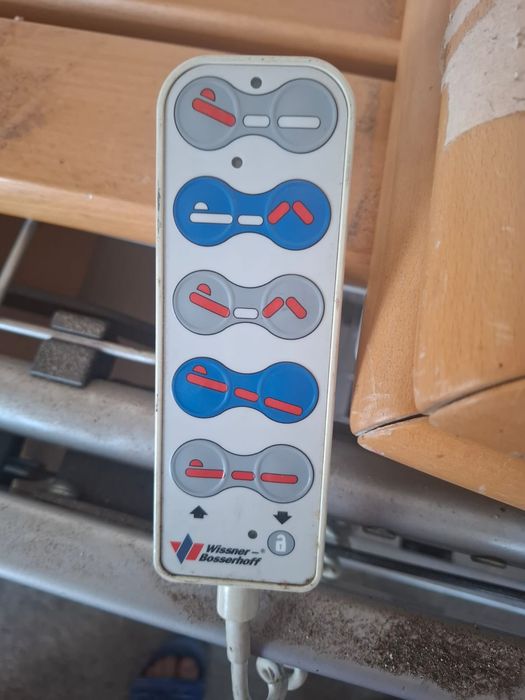 Paturi metalice cu reglaj pe telecomandă.