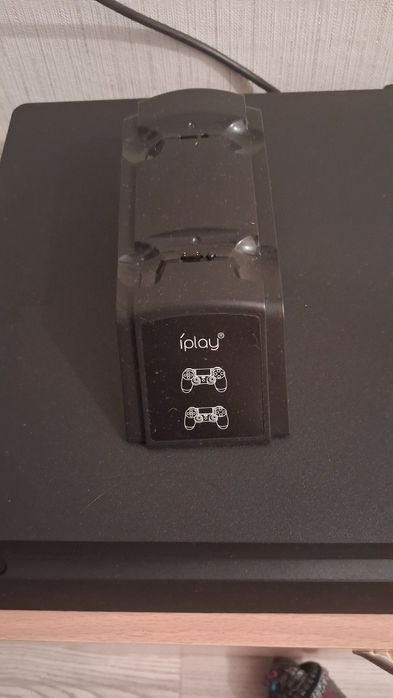 Продам PS4 slim 1tb