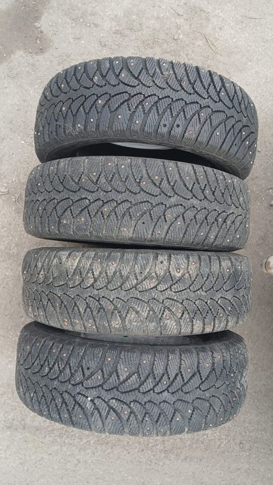 Продам зимнюю, шипованную резину в отличном состоянии 205/55/16