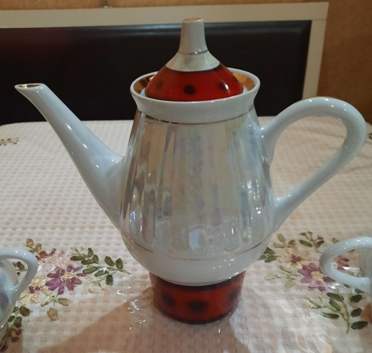 Абсолютно новый,  фарфоровый кофейник,  Минского фарфорового завода. К