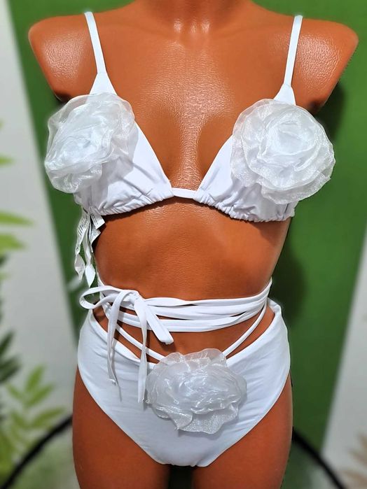 Costum de baie Tezenis,două piese,chilot mărimea L,sutienul mărimea 80