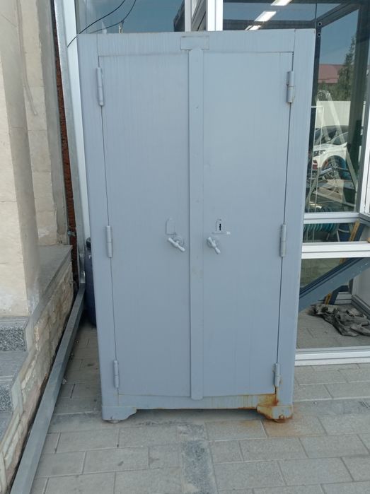 Металлический сейф