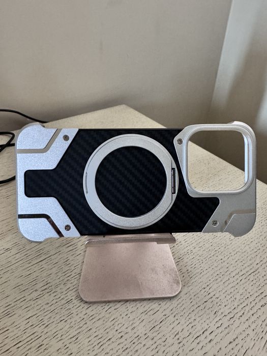 Продам чехол для Iphone 15 Pro