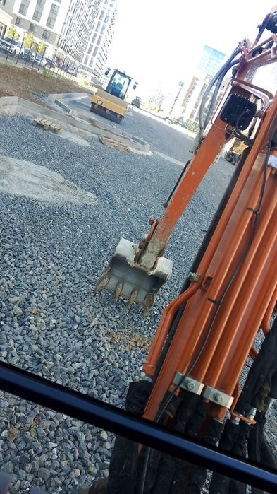 Аренда мини-экскаватора, услуги миника гидромолотом