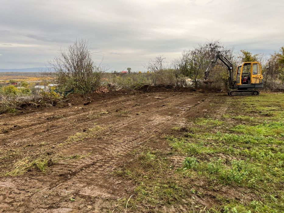 Miniexcavator de inchiriat