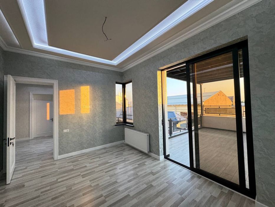 Хай тек усулидаги участка сотилади 7 хонали 2 этаж + подвал