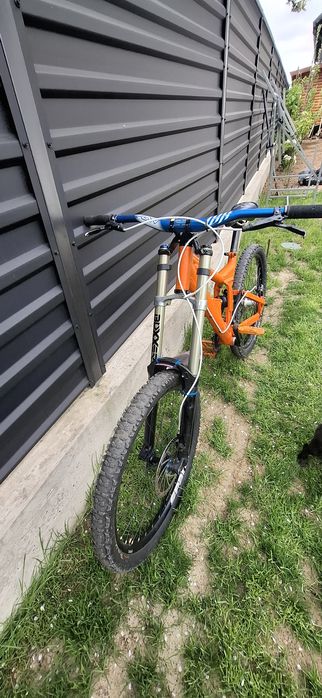 Bicicletă Downhill
